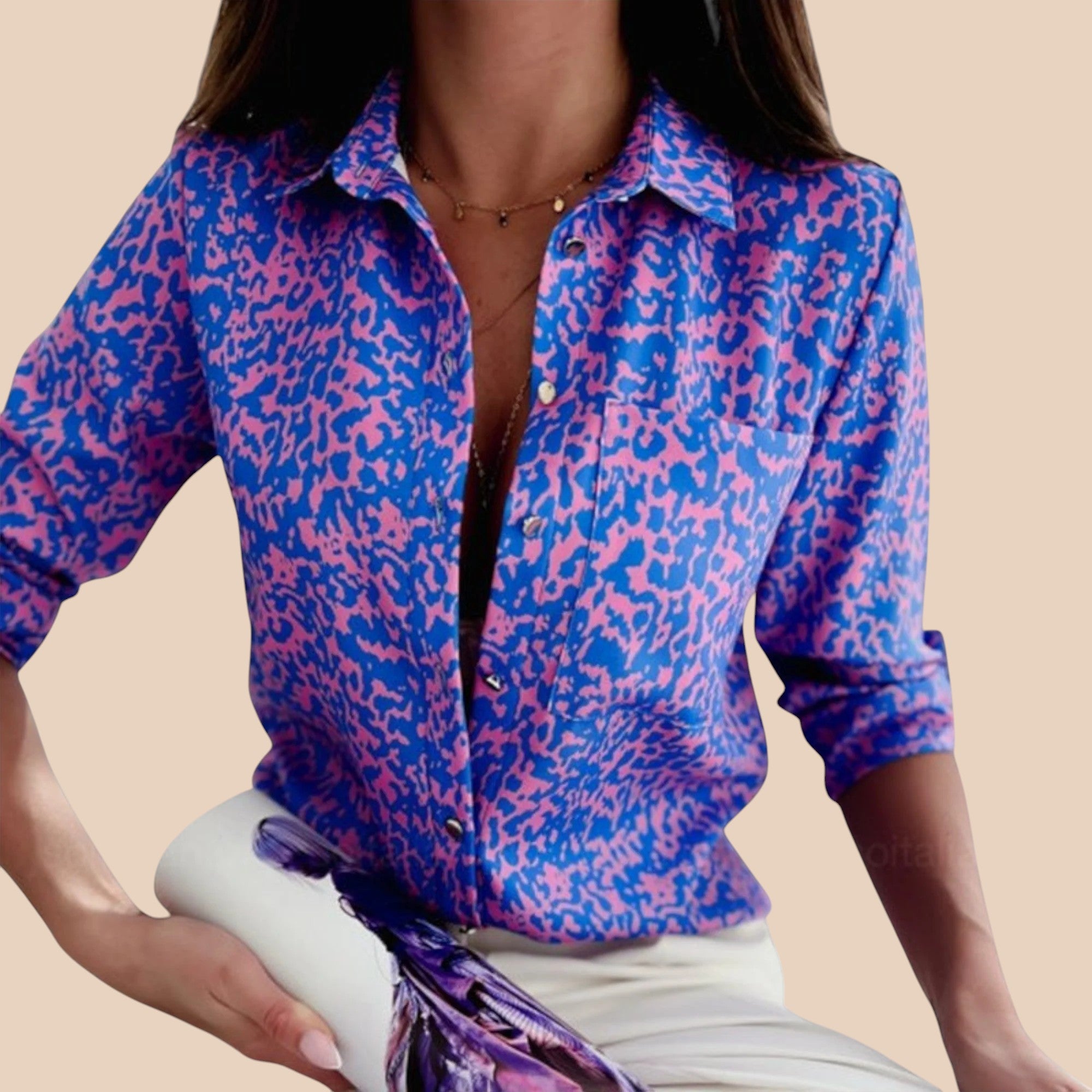 Blusa com colarinho clássico