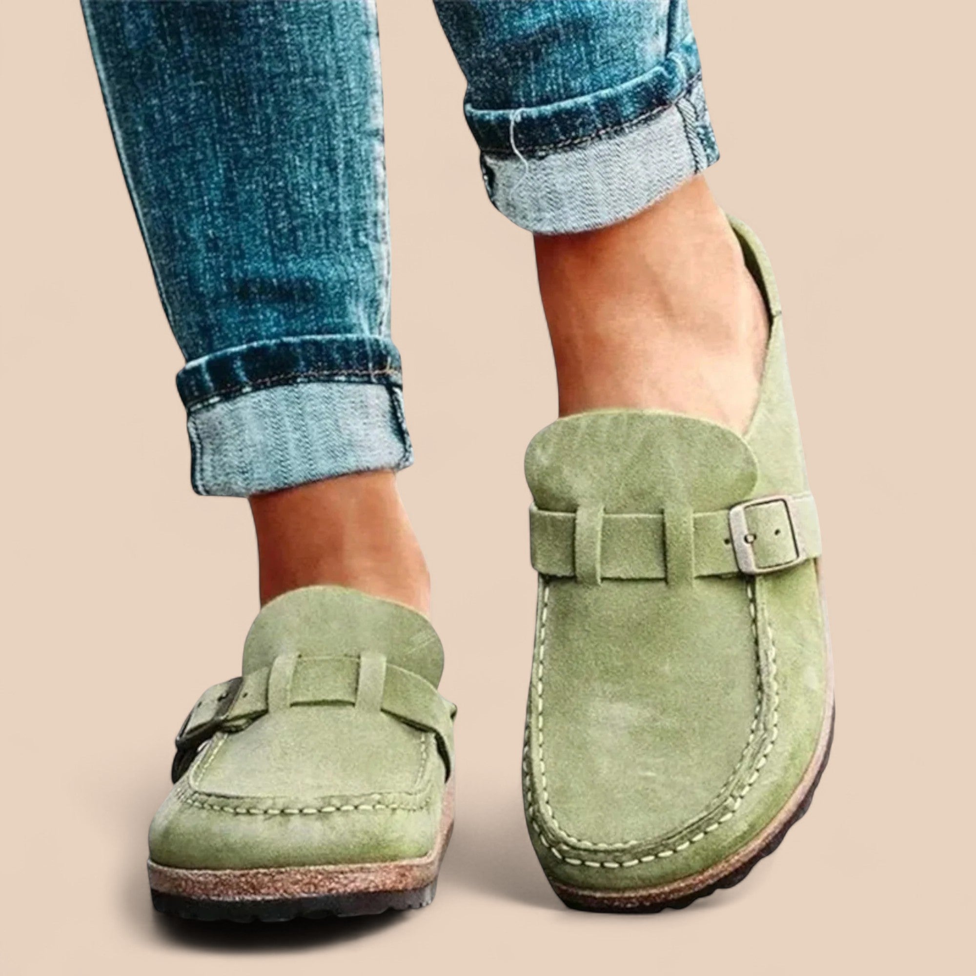 Mocassins ortopédicos femininos com fivela decorativa