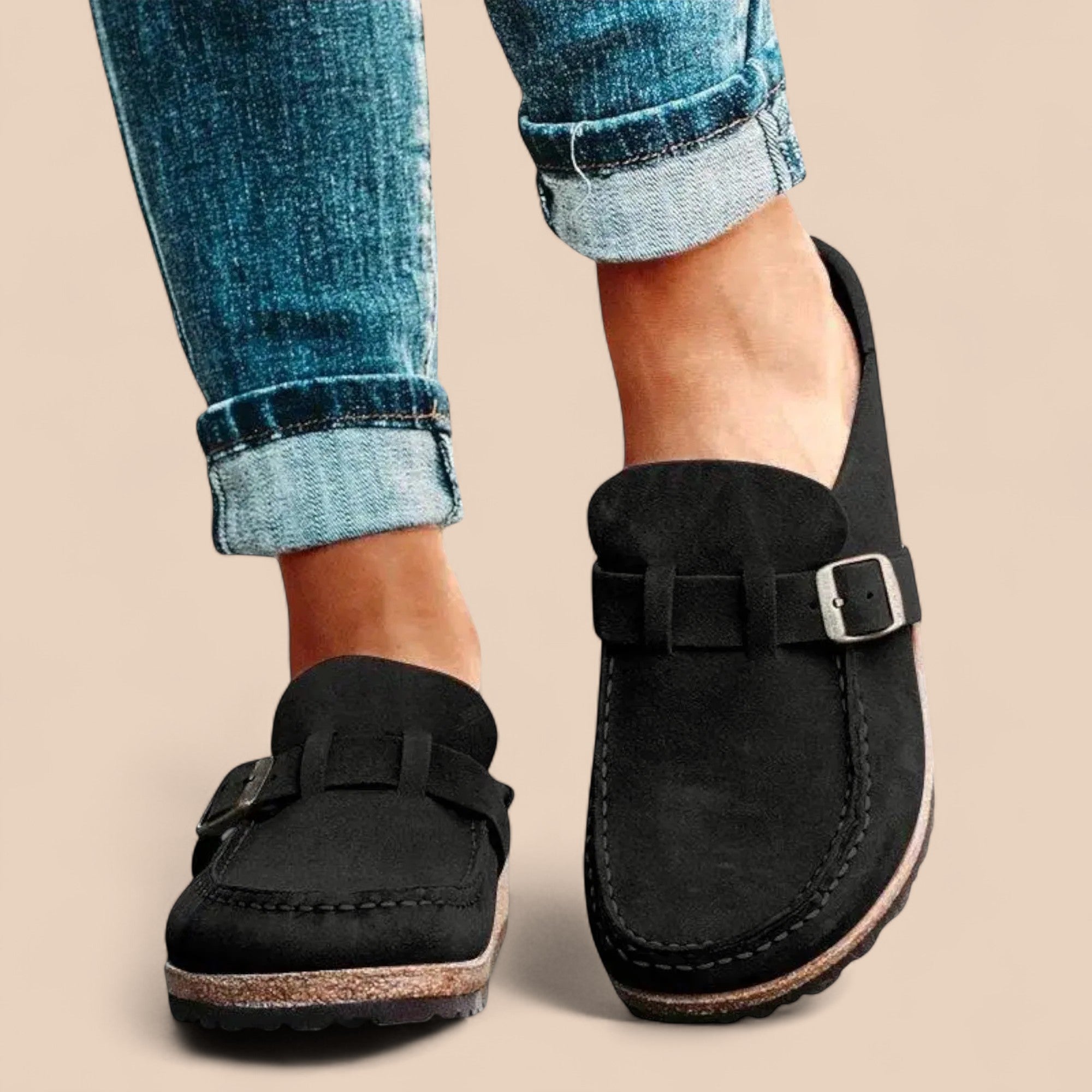 Mocassins ortopédicos femininos com fivela decorativa
