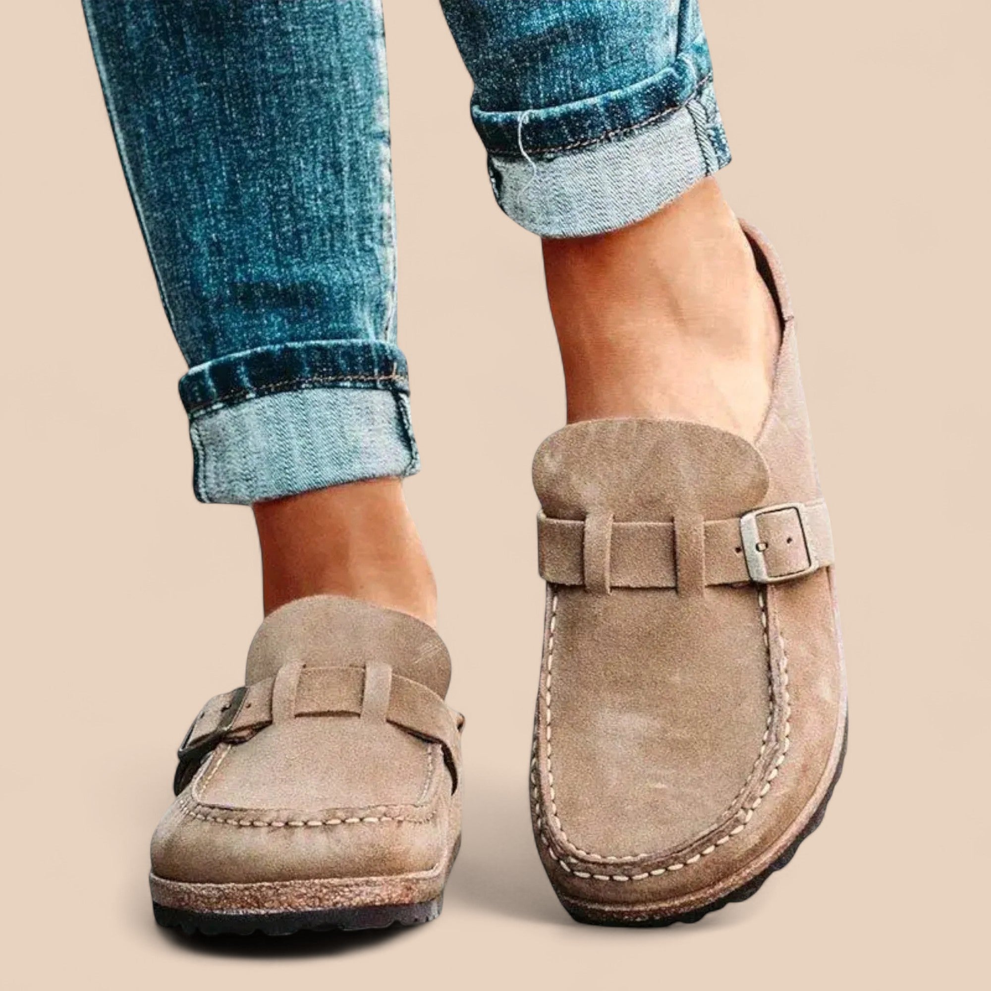 Mocassins ortopédicos femininos com fivela decorativa
